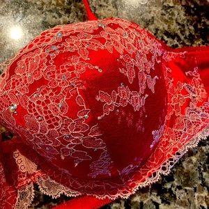 32DD Victoria’s Secret Bra